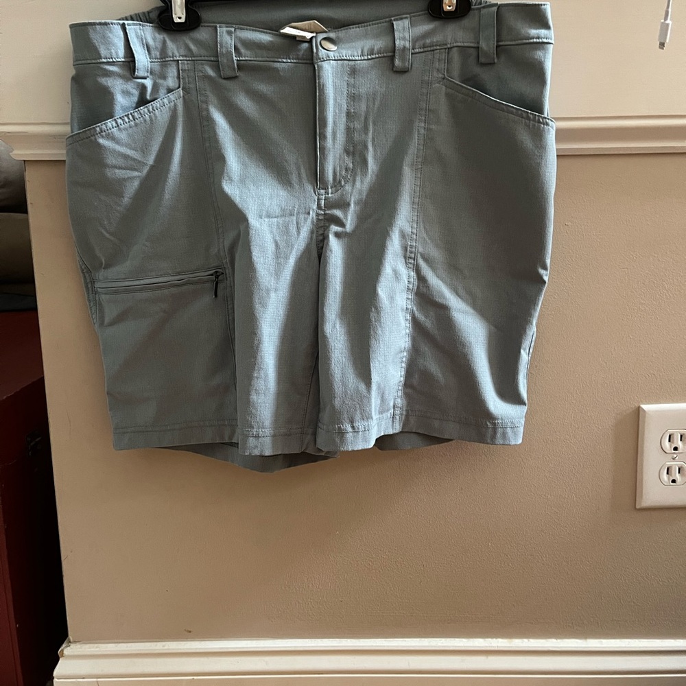 Sage green size 16 Duluth Trading Company cargo shorts